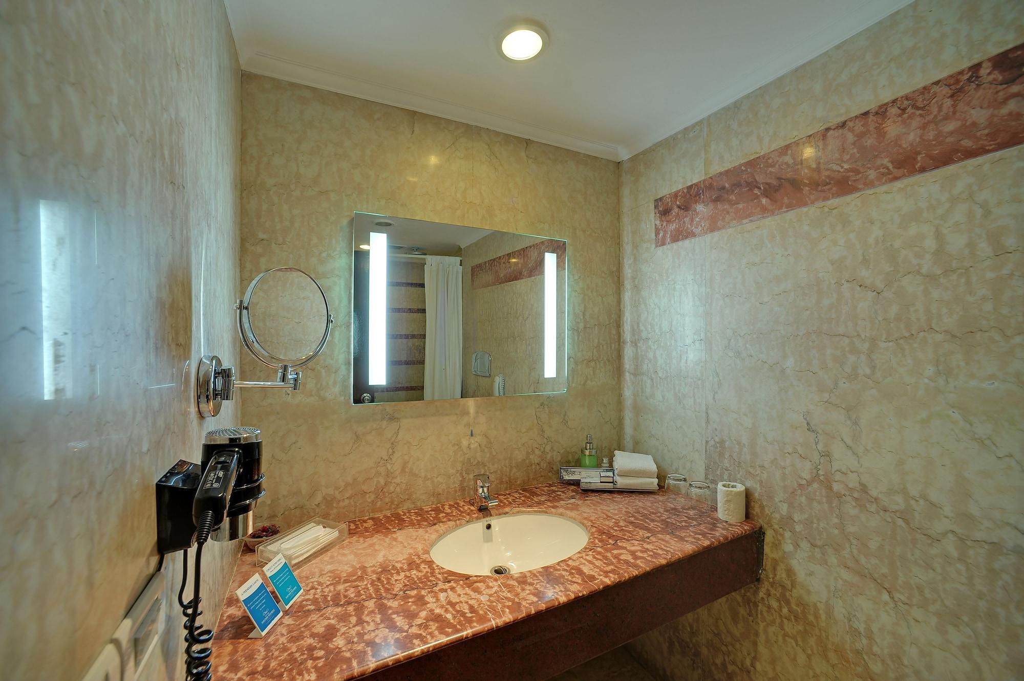 Royal Sarovar Portico Shiliguri Exterior foto