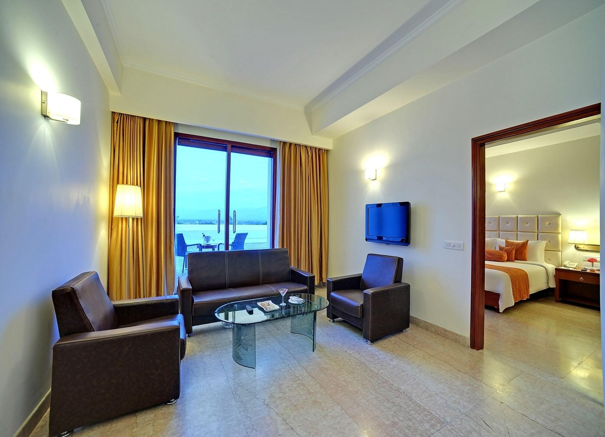 Royal Sarovar Portico Shiliguri Exterior foto