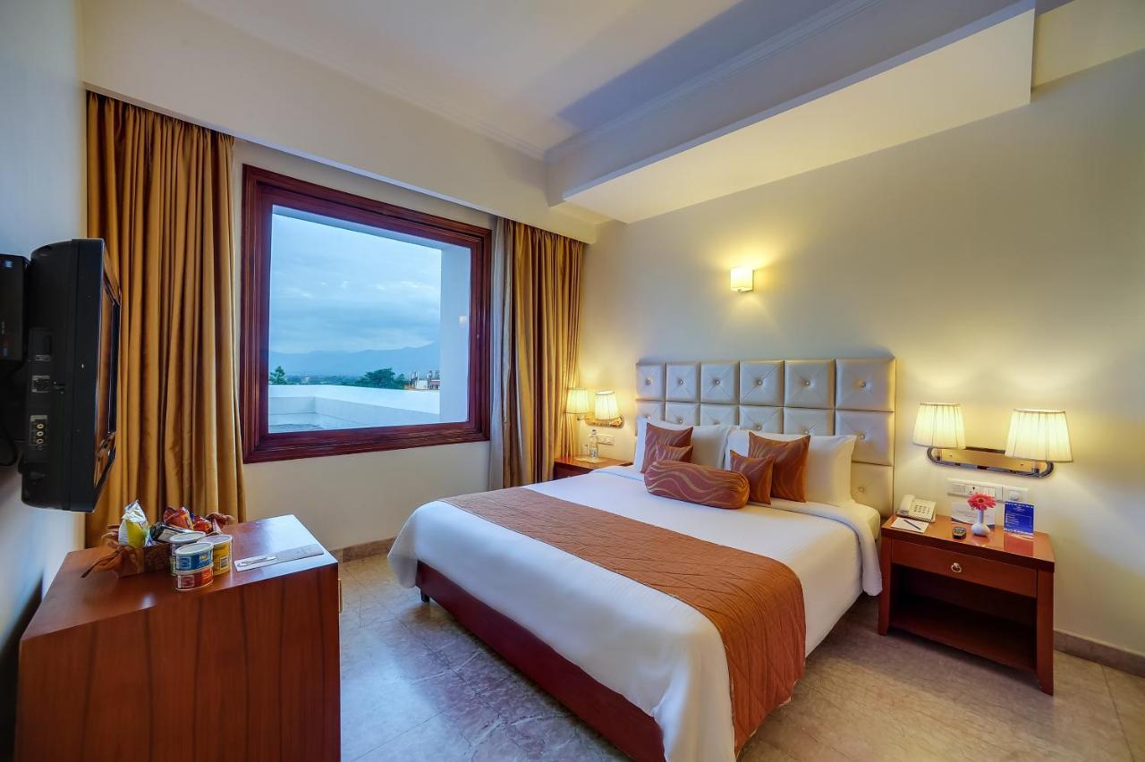 Royal Sarovar Portico Shiliguri Exterior foto