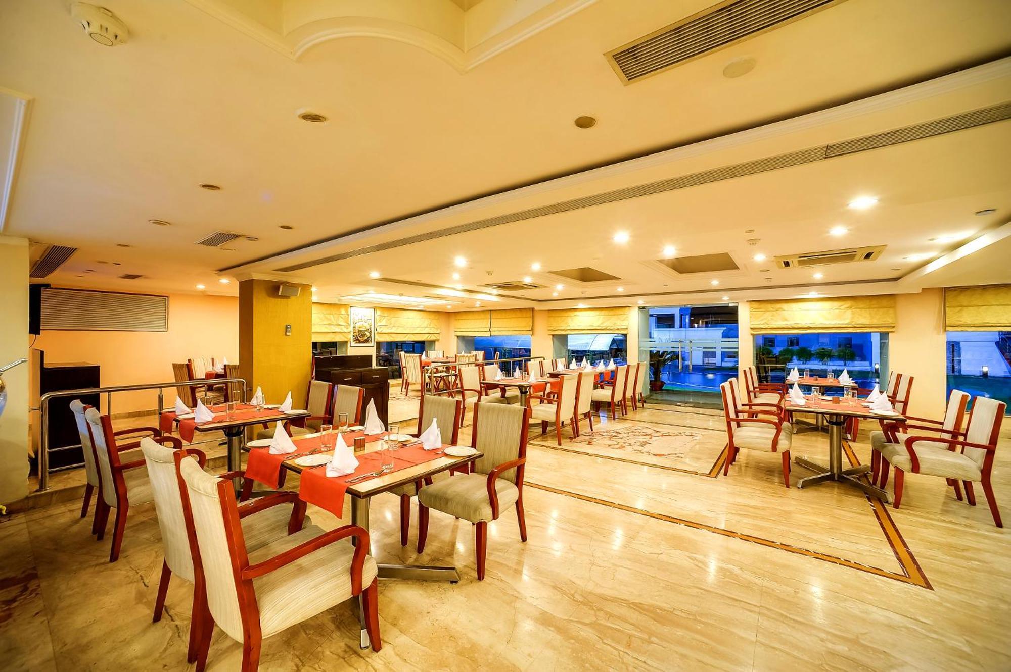 Royal Sarovar Portico Shiliguri Exterior foto