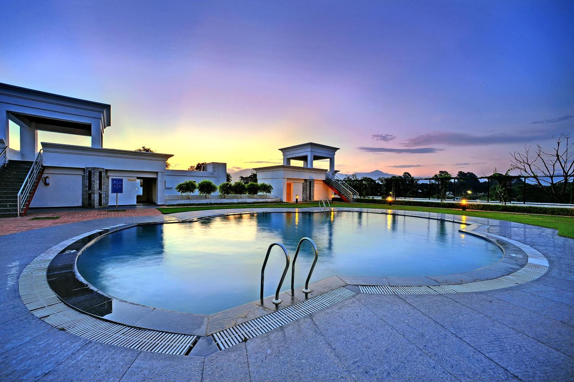 Royal Sarovar Portico Shiliguri Exterior foto