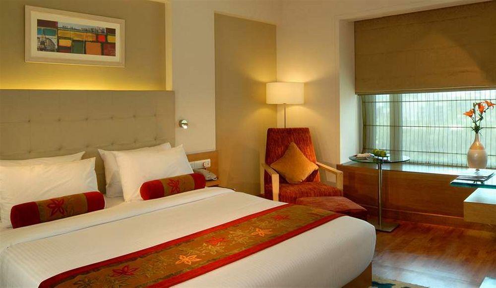 Royal Sarovar Portico Shiliguri Exterior foto