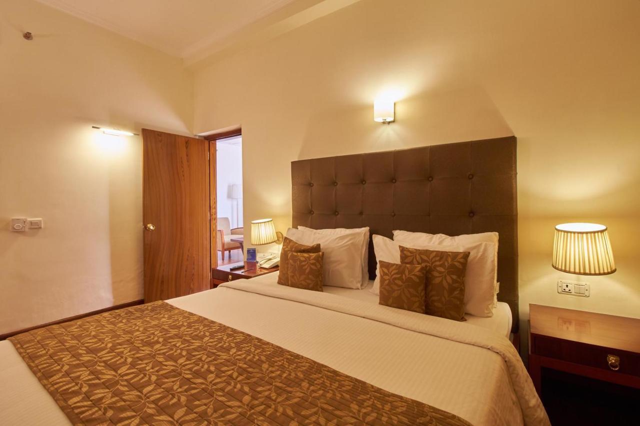 Royal Sarovar Portico Shiliguri Exterior foto