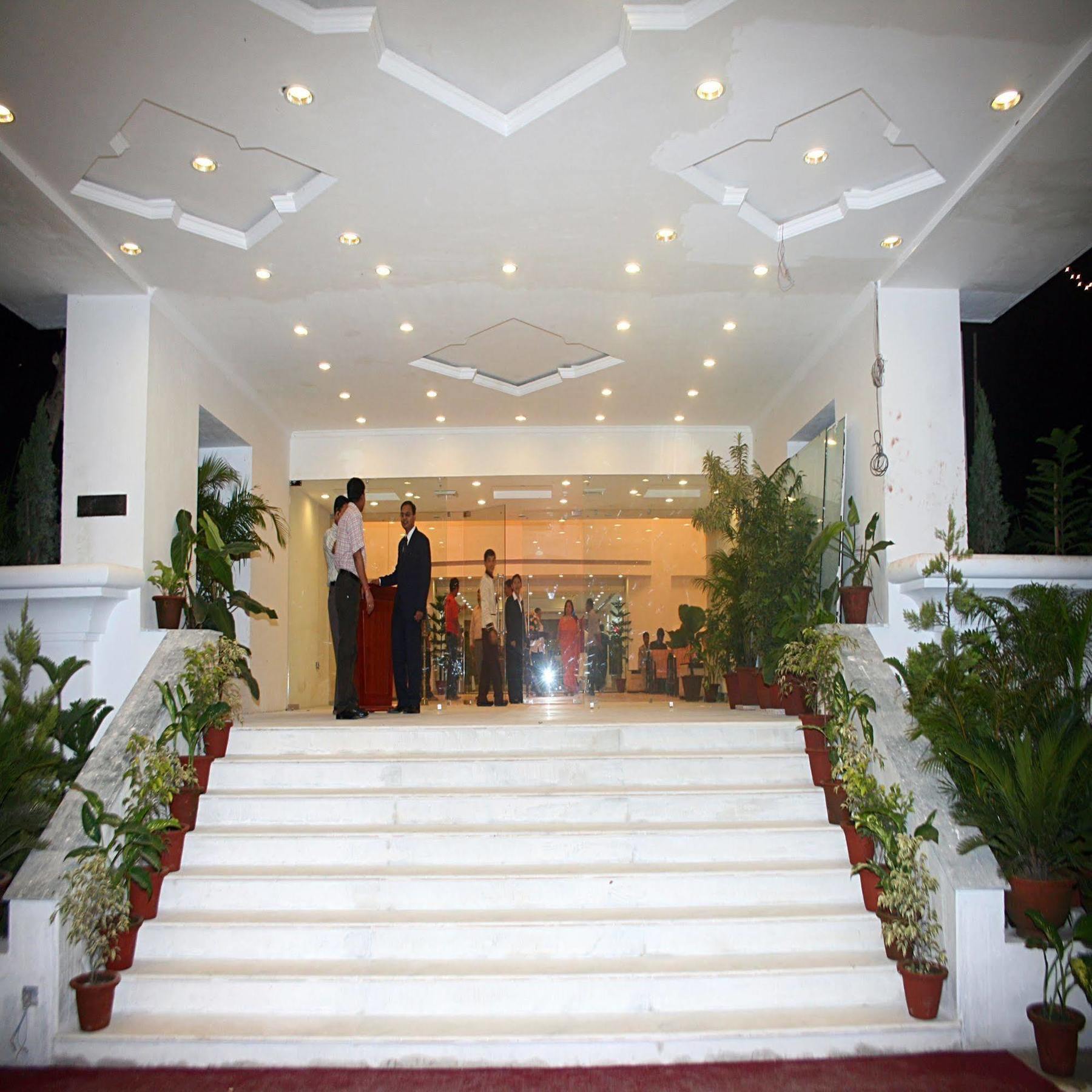 Royal Sarovar Portico Shiliguri Exterior foto