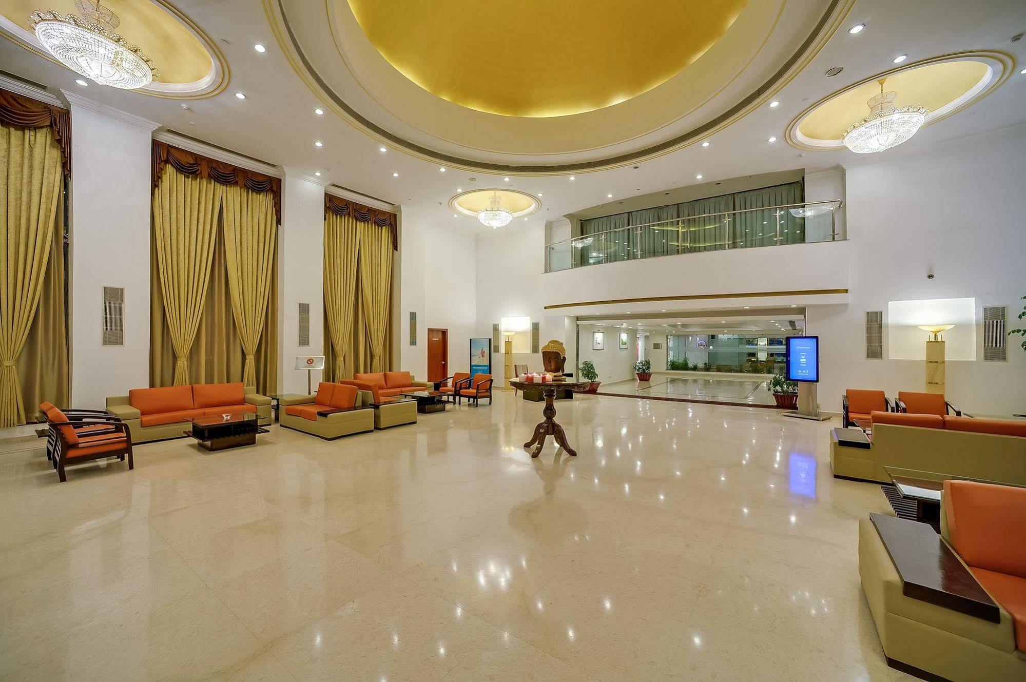 Royal Sarovar Portico Shiliguri Exterior foto