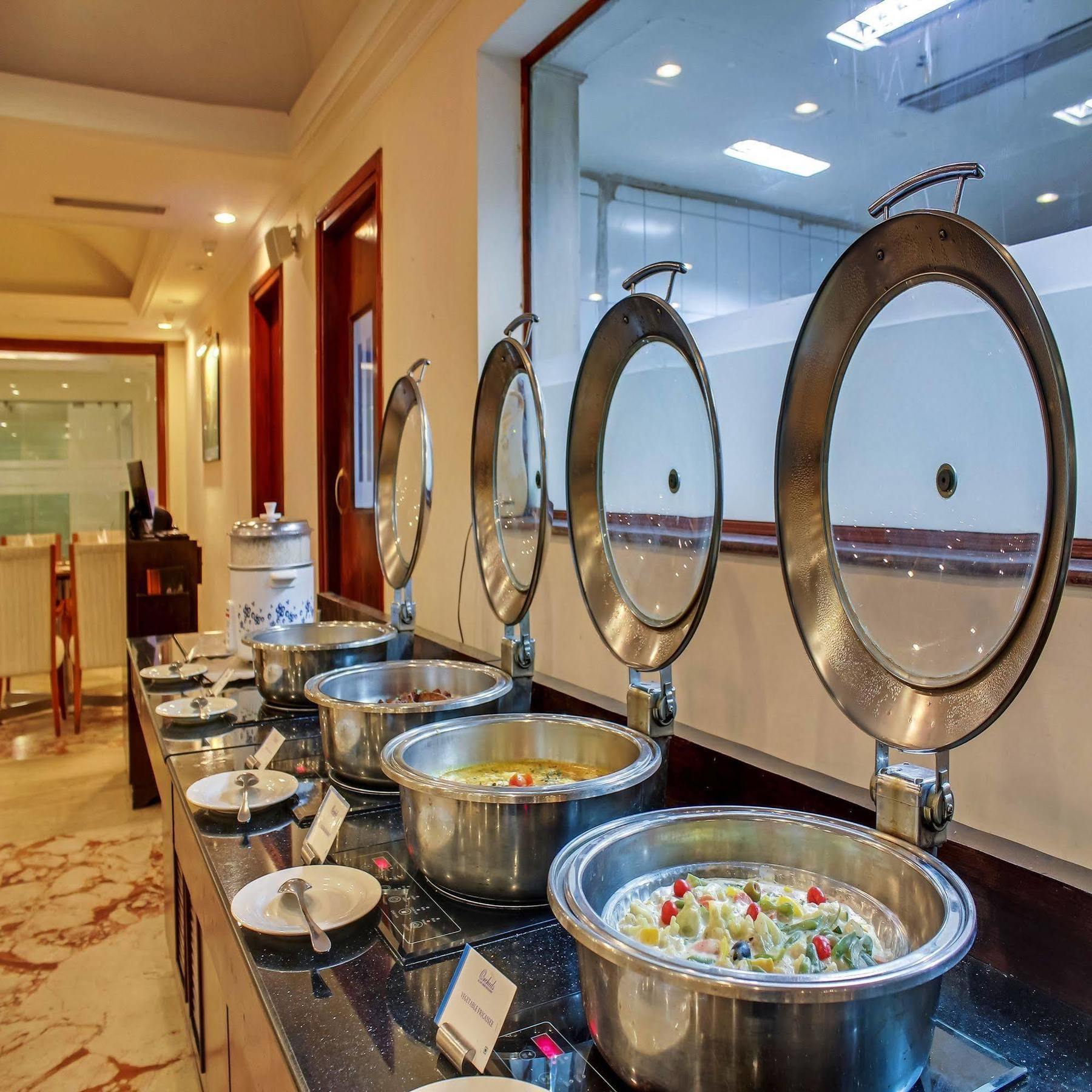 Royal Sarovar Portico Shiliguri Exterior foto