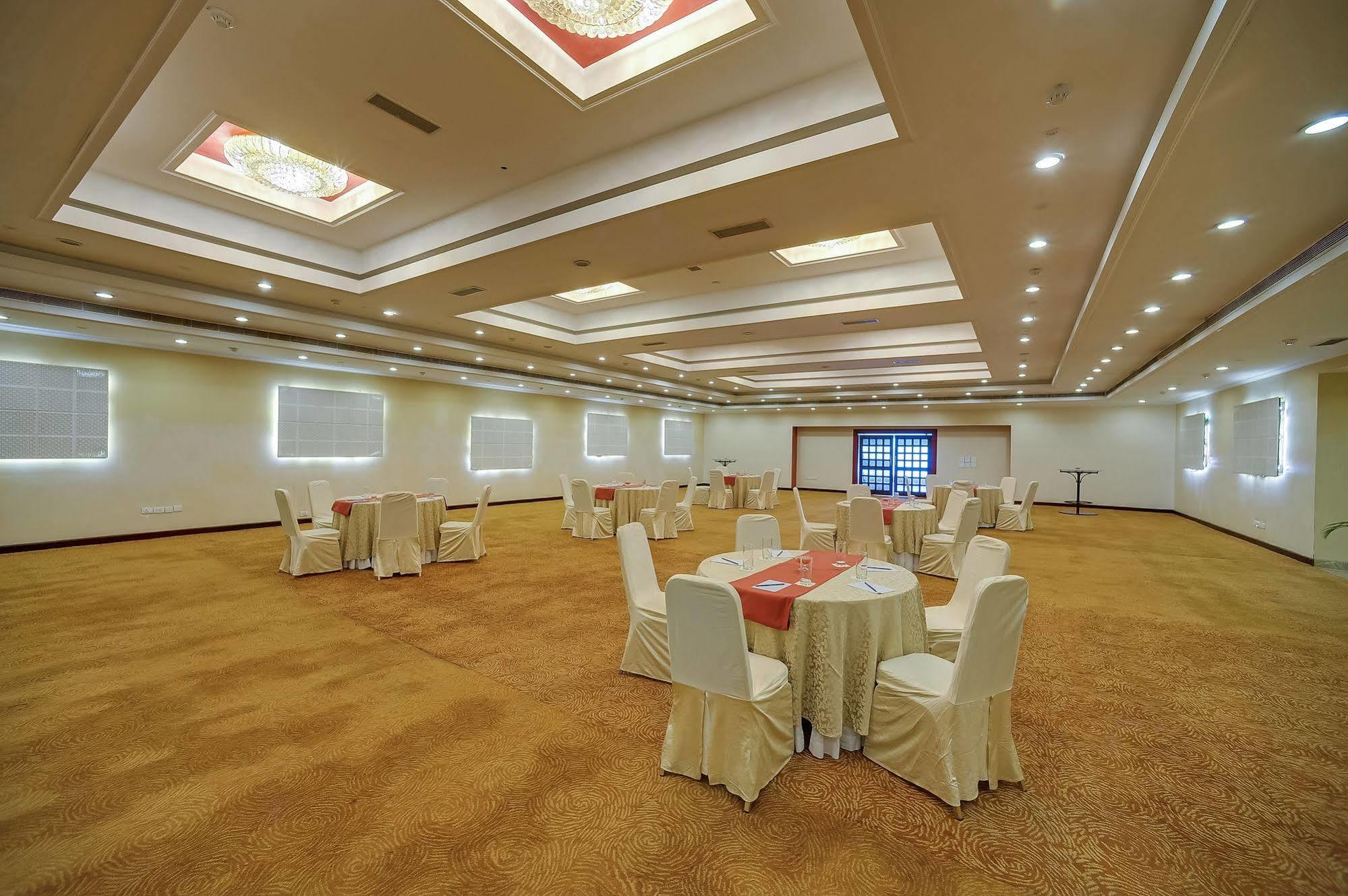 Royal Sarovar Portico Shiliguri Exterior foto