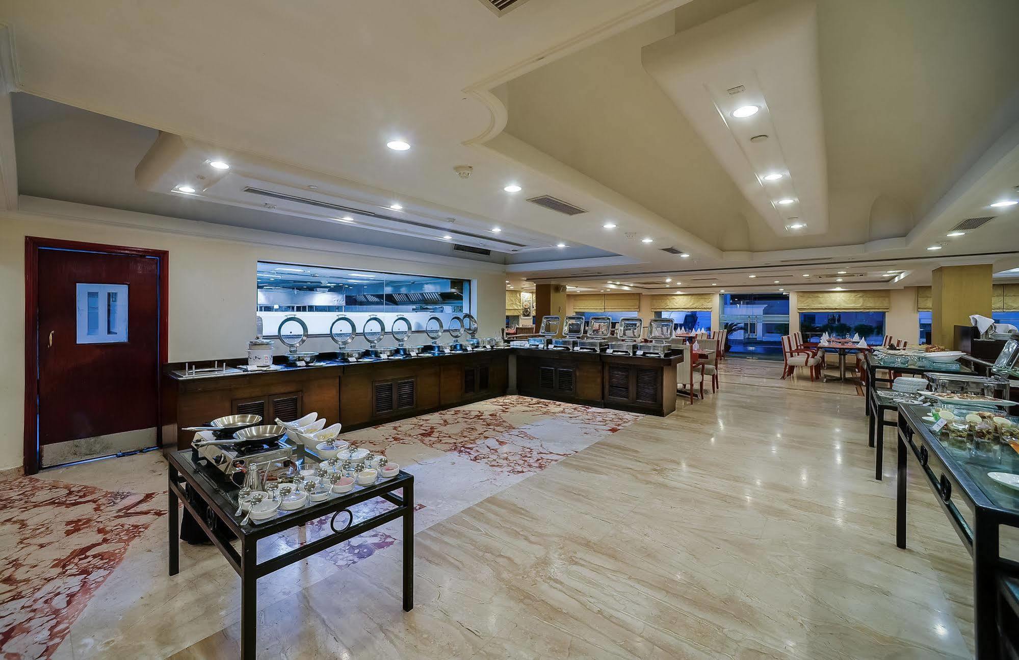 Royal Sarovar Portico Shiliguri Exterior foto
