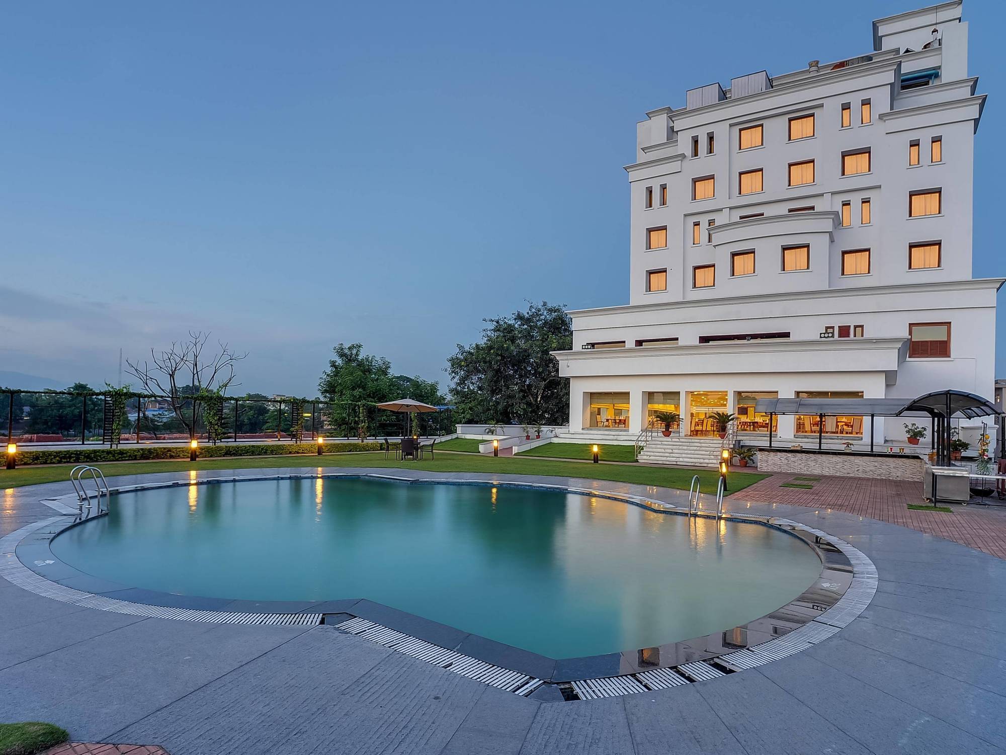 Royal Sarovar Portico Shiliguri Exterior foto