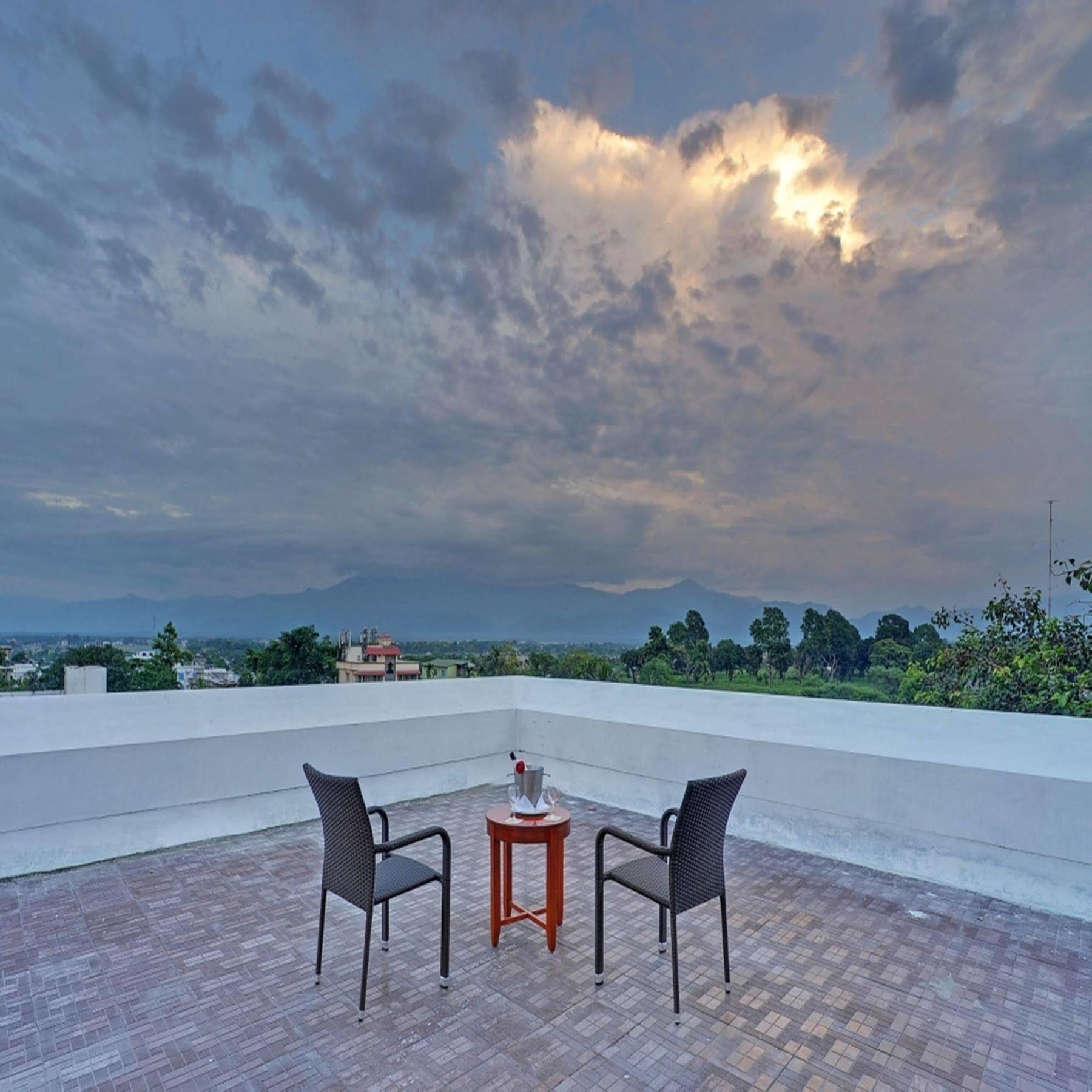 Royal Sarovar Portico Shiliguri Exterior foto